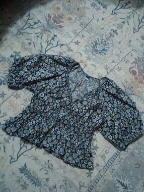 Old Navy Floral Puff Shoulder Top - Navy, White, Yellow